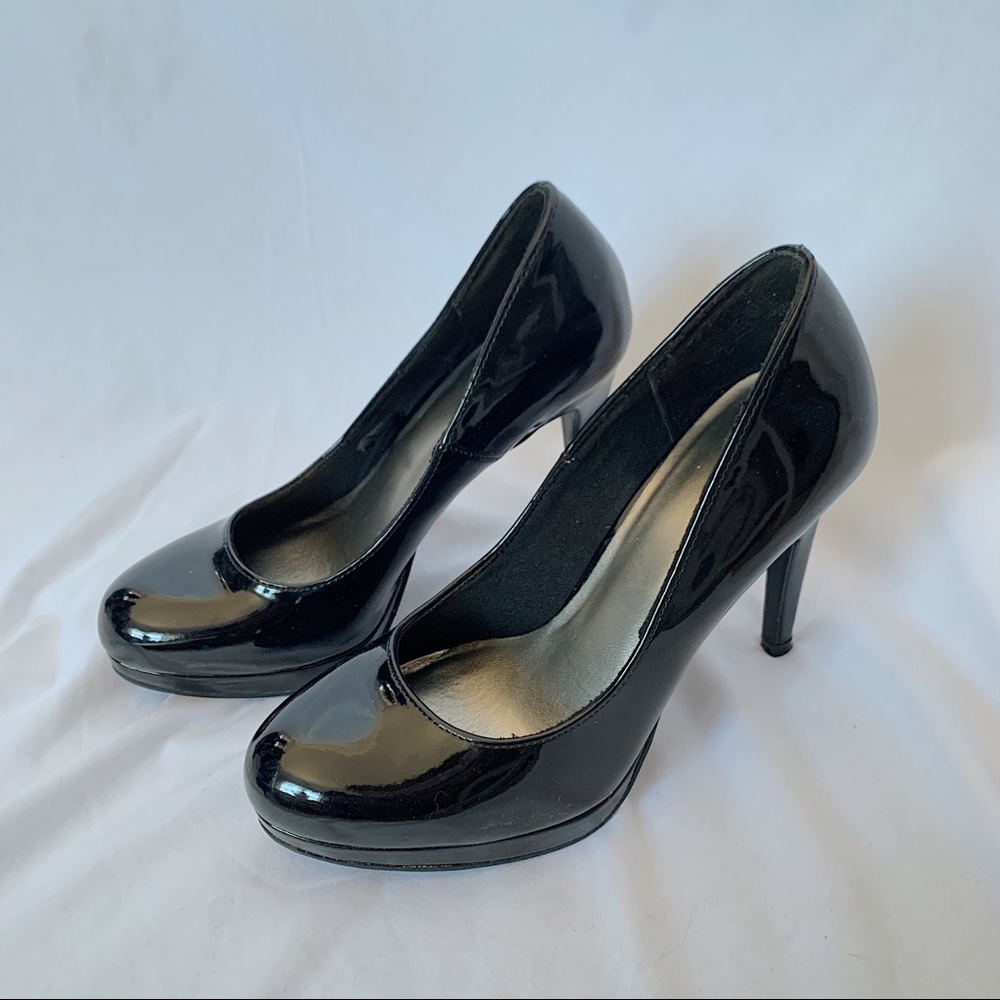 [SOLD] Fioni Black Patent Pumps Heels